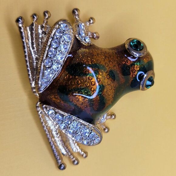 Large Bronze Gold and Green FROG Brooch - Picture 12 of 16